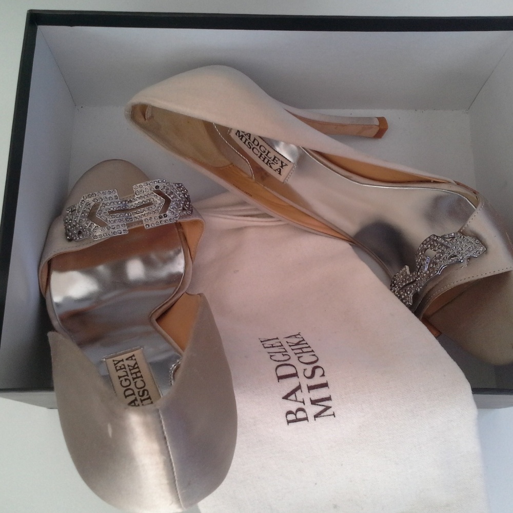 Badgley Mischka 8.5 Isadora Taupe Satin Rhinestone - Picture 3 of 6